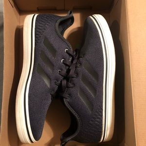 Men’s SZ 9 Adidas